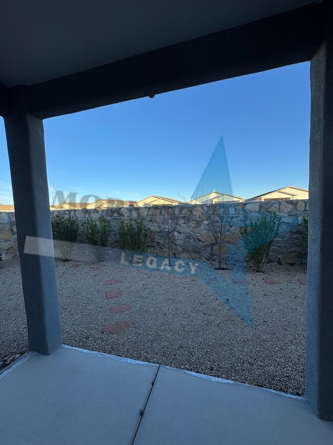 Building Photo - Newer home in desirable Metro area!