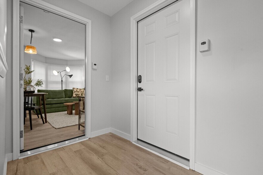 Building Photo - 149 E Main St