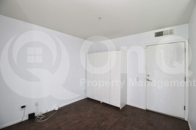 Building Photo - 7047 E Earll Dr