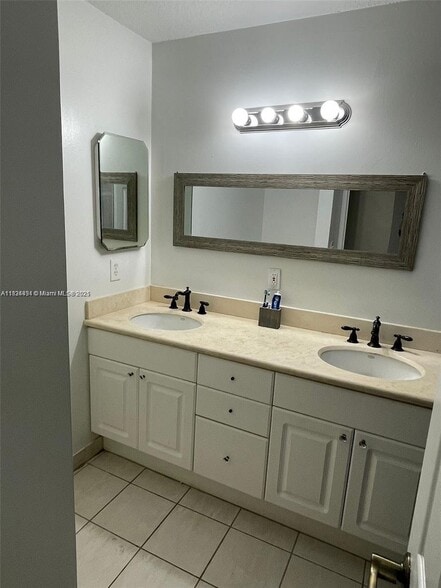 Building Photo - 2771 Treasure Cove Cir