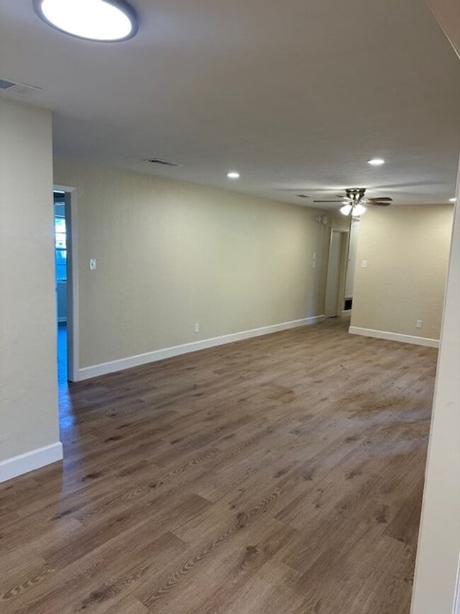 Building Photo - 4/2/1  LISD Fenced yard and pet friednly