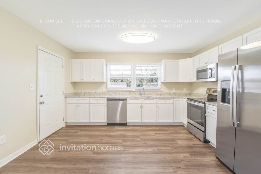 Building Photo - 3332 Bonneville Dr