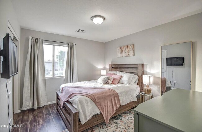 Building Photo - 10964 W Taft St