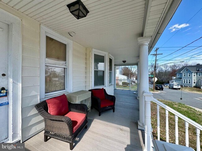 Building Photo - 1121 Rosedale Ave