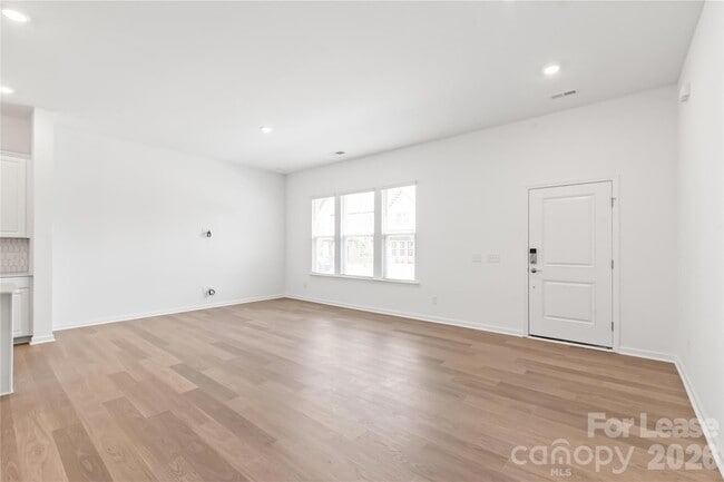 Building Photo - 302 Silver Fleet Dr