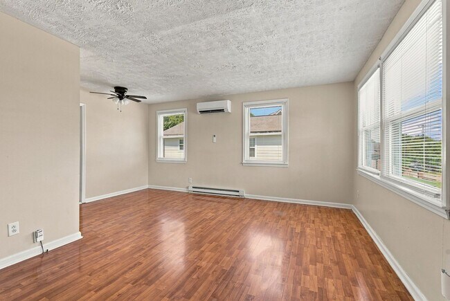 Building Photo - 909 42nd Ave N