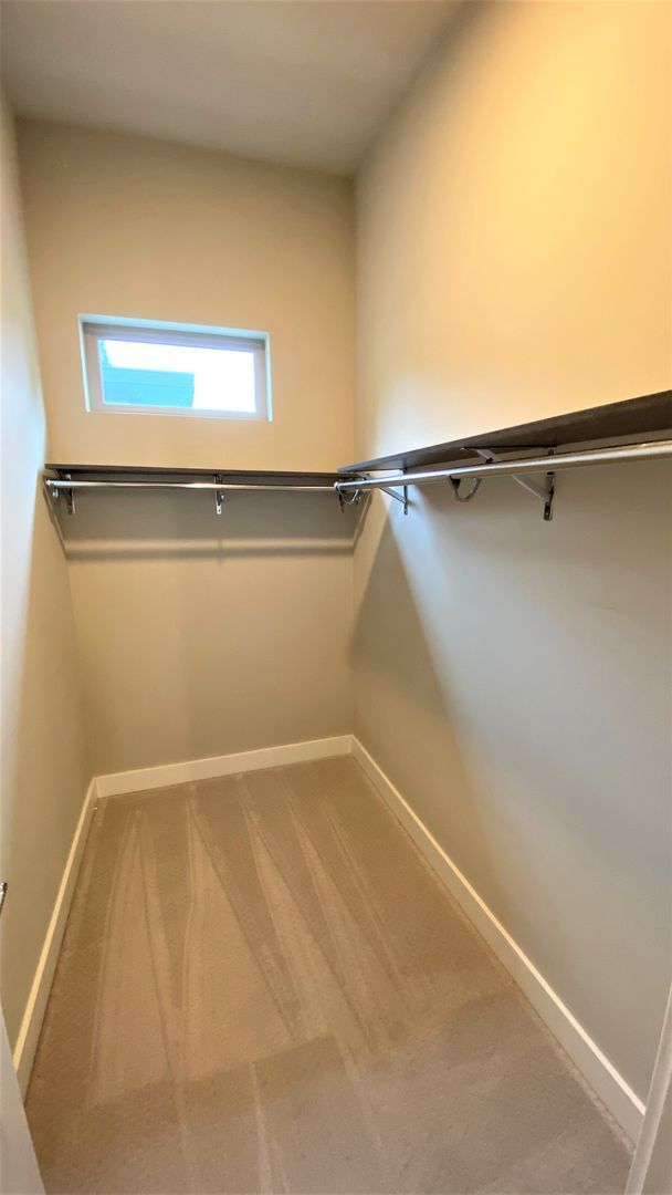 Building Photo - Modern 4BR Townhome in Prime Bellevue | AC | Bellevue Schools | Minutes to Microsoft