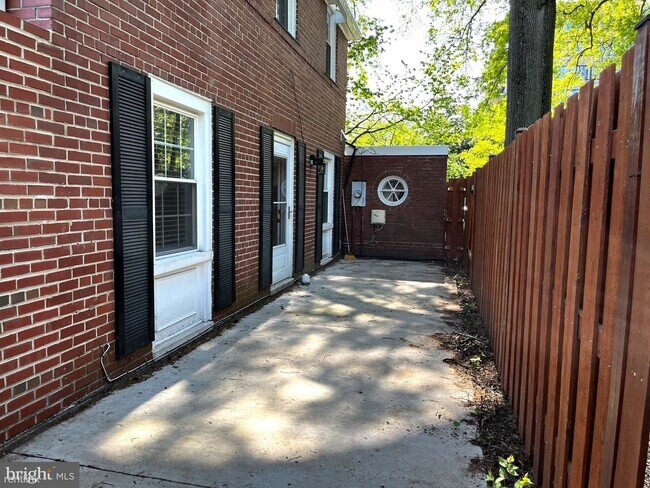 Building Photo - 2 br, 2 bath Condo - 4401 Arlington Boulevard