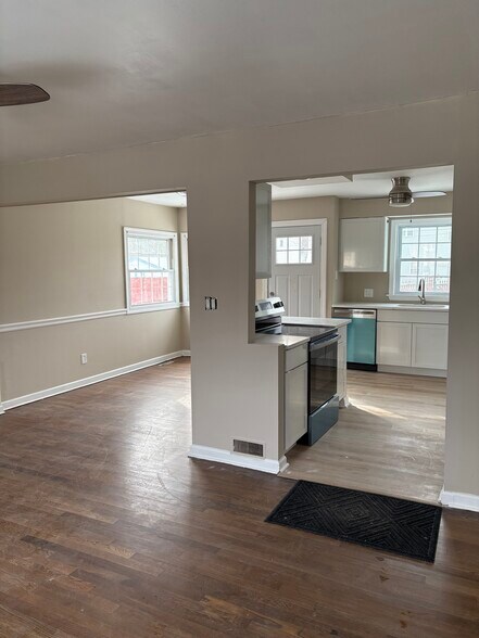 Building Photo - 8 Lynch Farm Dr