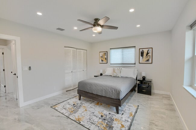 Building Photo - 414 Lindell Blvd