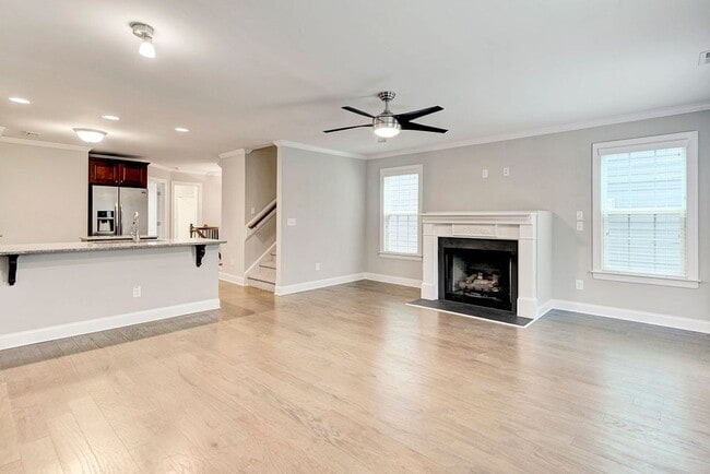 Building Photo - Perfect Location – Gorgeous 4BR/4BA Townho...