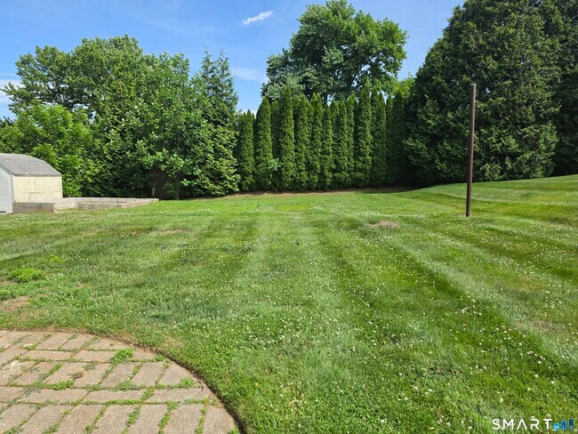 Building Photo - 68 Geissler Dr