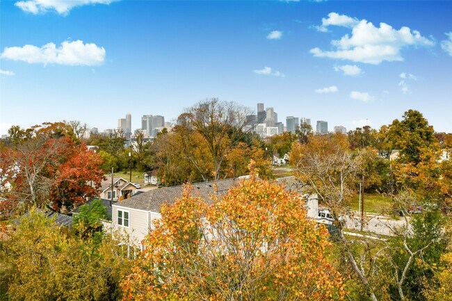 Building Photo - 3229 Tuam St