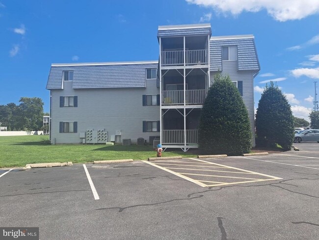 Building Photo - 35930 Beach Ave