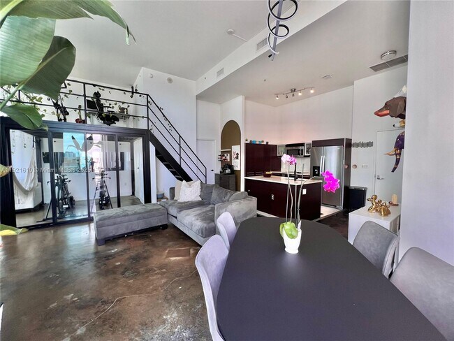 Building Photo - 1900 N Bayshore Dr