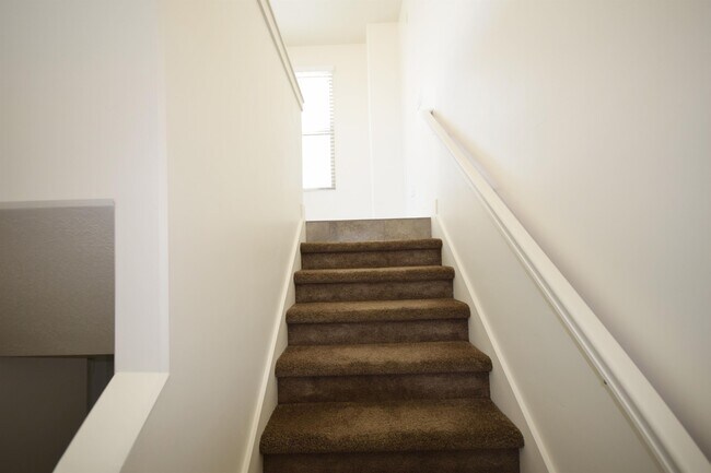 Building Photo - 4517 Daybreak Rim Way