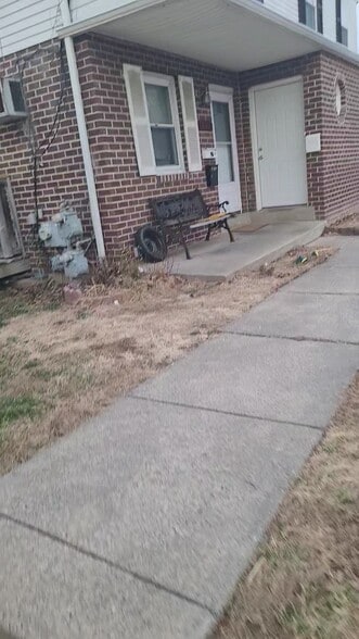 Building Photo - 637 Spruce St