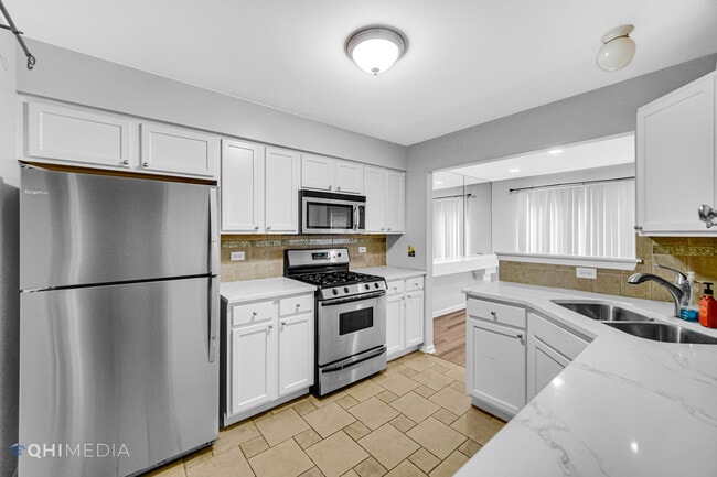 Building Photo - 2492 Stoughton Cir