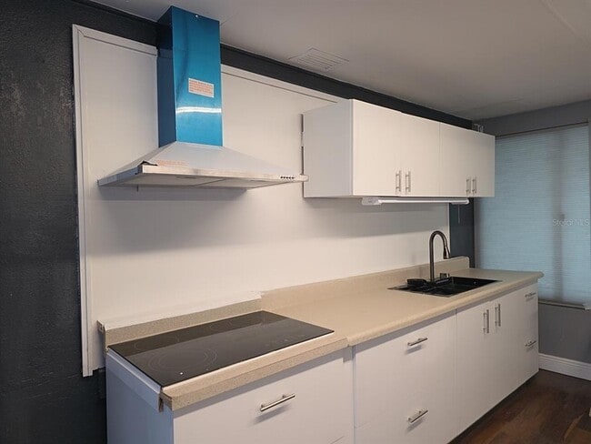 Building Photo - 4713 W El Prado Blvd