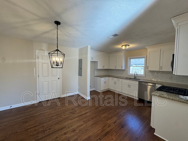 Building Photo - 1826 Clearwater Dr SE