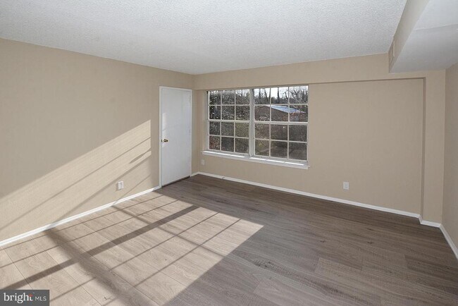 Building Photo - 7621 Provincial Dr