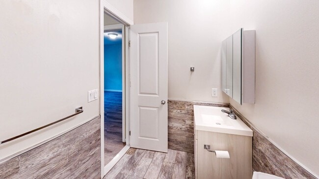 Building Photo - Beautiful 2-Bedroom Condo in Westville!