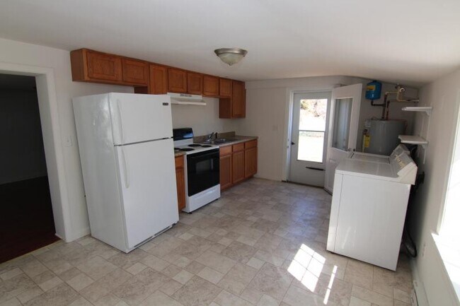 Building Photo - 76 Chestnut St