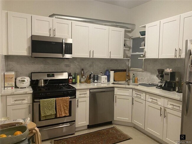 Building Photo - 295 5th Ave