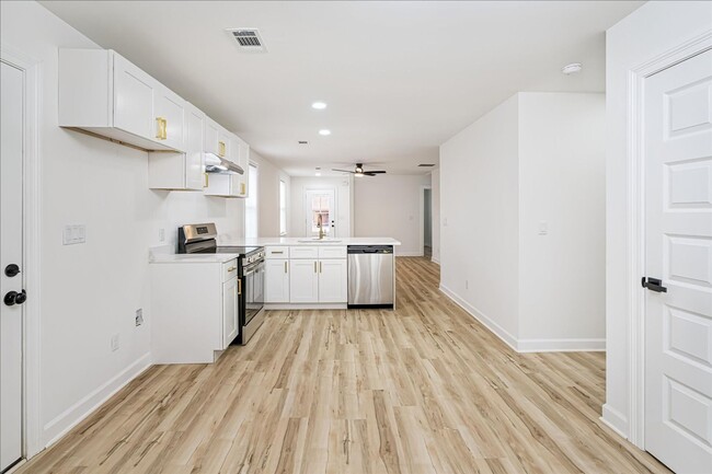 Building Photo - 5186 Broken Oak Dr