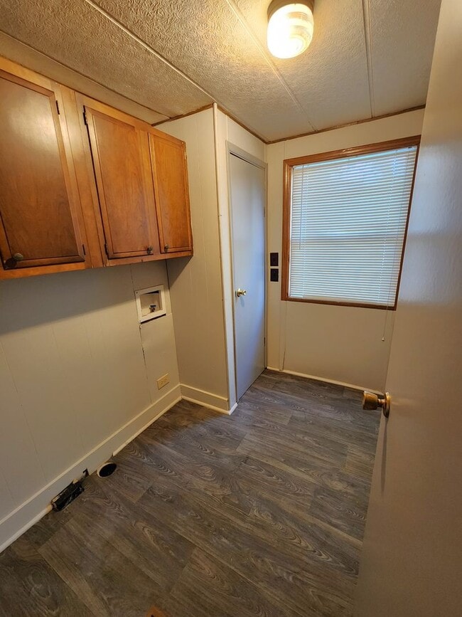 Building Photo - Spacious 3BR, 2BTH home in Washburn Rural School District