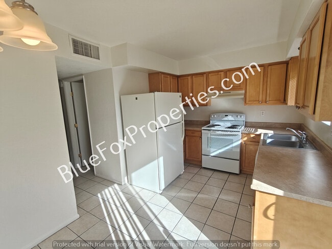 Building Photo - 4122 E Bermuda St