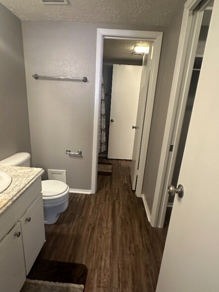 Building Photo - 2114 E Marshall Ave