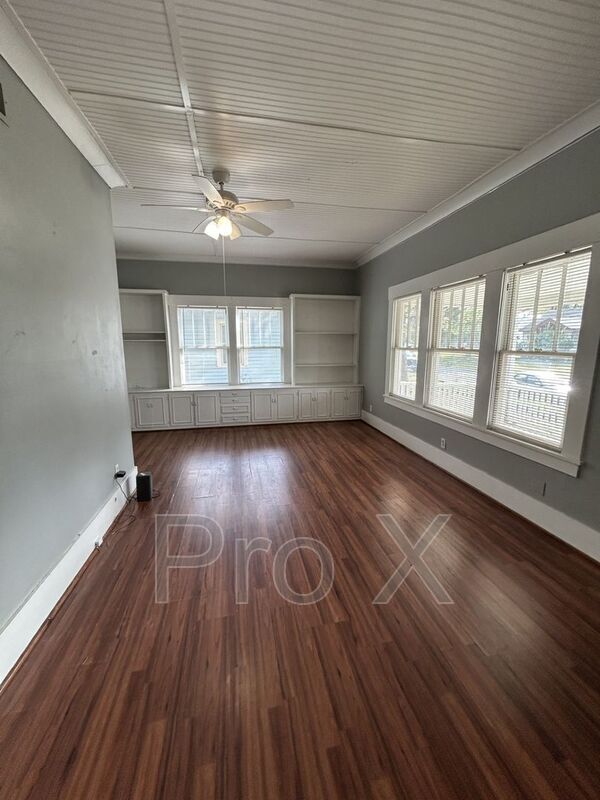 Building Photo - 112 Potlizer