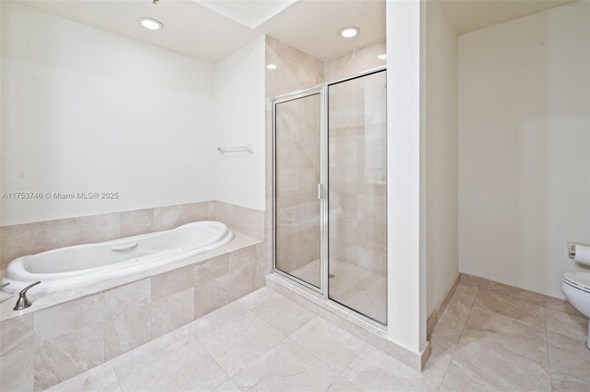 Building Photo - 15051 Royal Oaks Ln