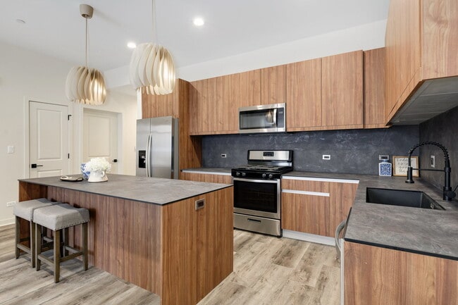 Building Photo - 790 E Irving Park Rd