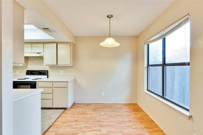 Building Photo - 8806 Springmail Cir