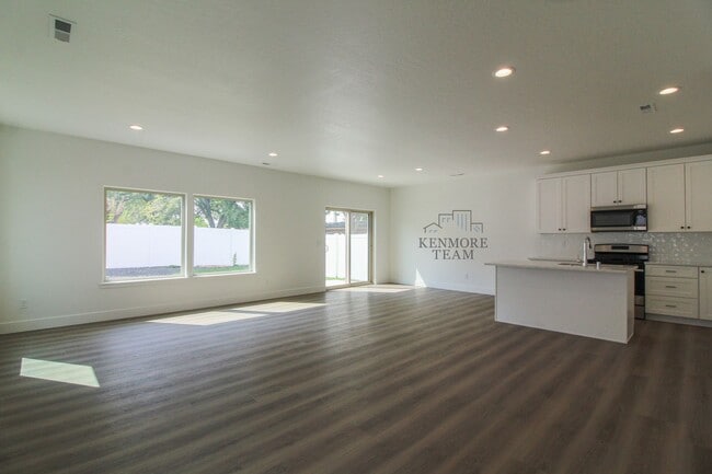 Building Photo - 1030 S Underwood St