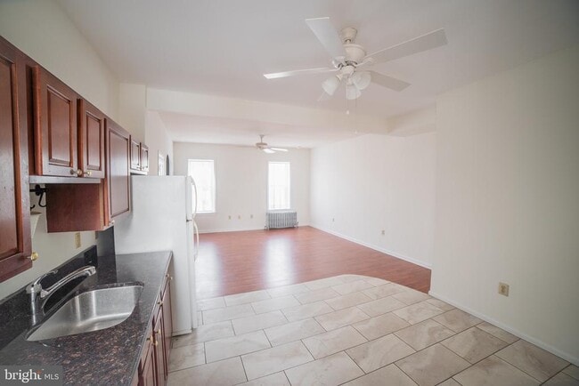 Building Photo - 2422 Poplar St