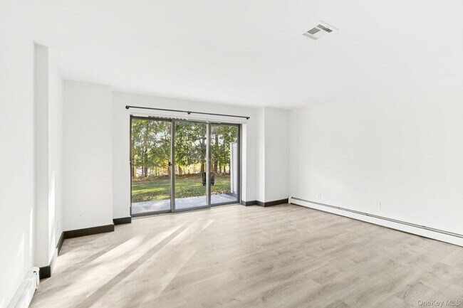 Building Photo - 6 Pheasant Walk