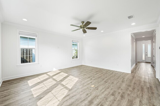 Building Photo - 106 Conifer Ct