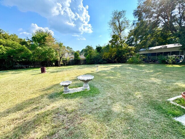 Building Photo - 3207 Cromwell Dr