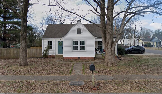 Primary Photo - 200 S Bilbro Ave