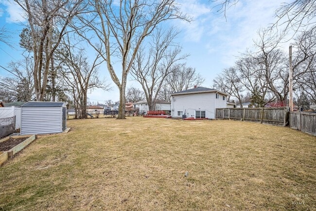 Building Photo - 1923 Pawnee Ln