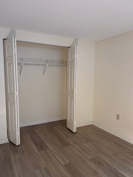 Building Photo - 8 9th St