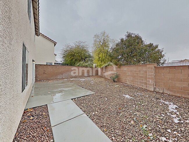 Building Photo - 9608 Kelly Creek Ave
