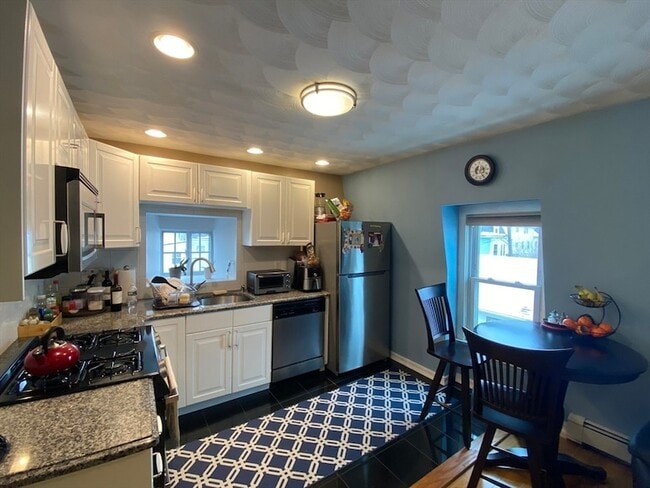 Building Photo - 88 Pearl St