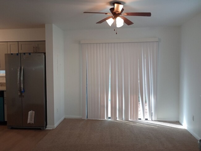 Building Photo - 3 Bedrooms, 2.5 Bathrooms Condo Rental