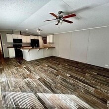 Building Photo - 210 Robin Dr