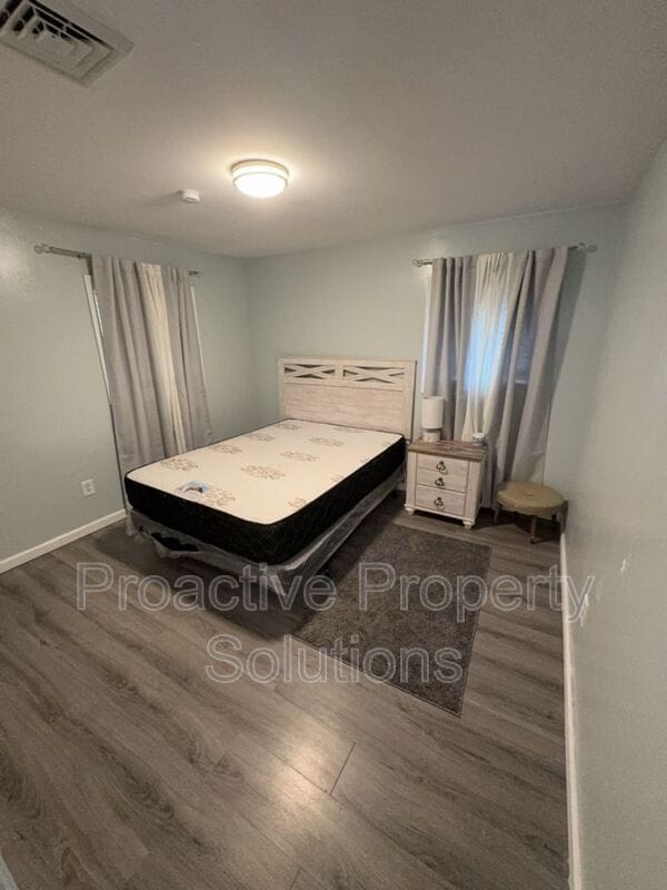 Building Photo - 5228 Hummingbird Dr