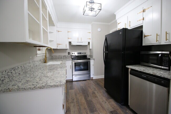 Building Photo - 2807 Holt Dr